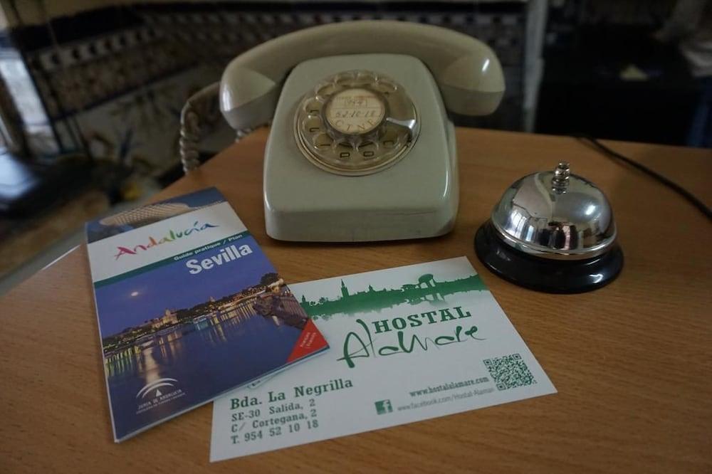 Hostal Alamare Seville Ngoại thất bức ảnh